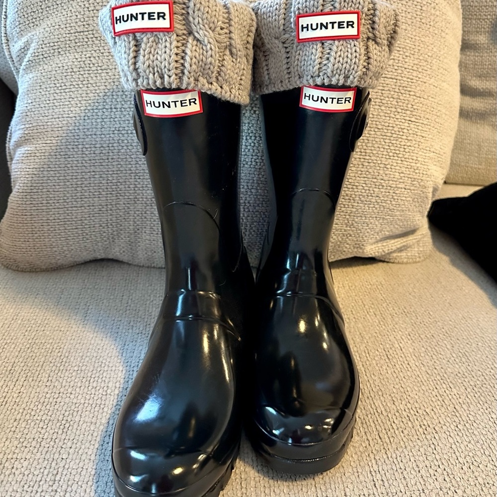 HUNTER rain boots and socks